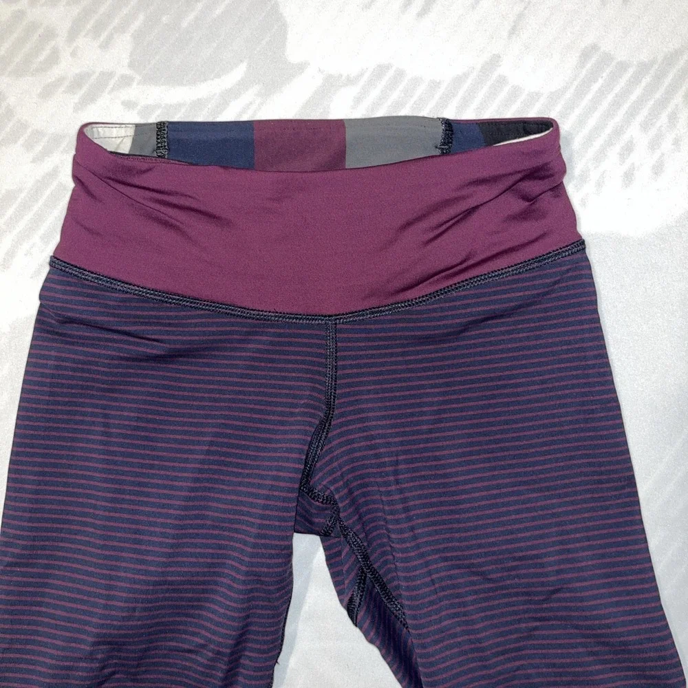 Lululemon Run: For Your Life Crops in a purple and navy hyper-stripe No Size Tag